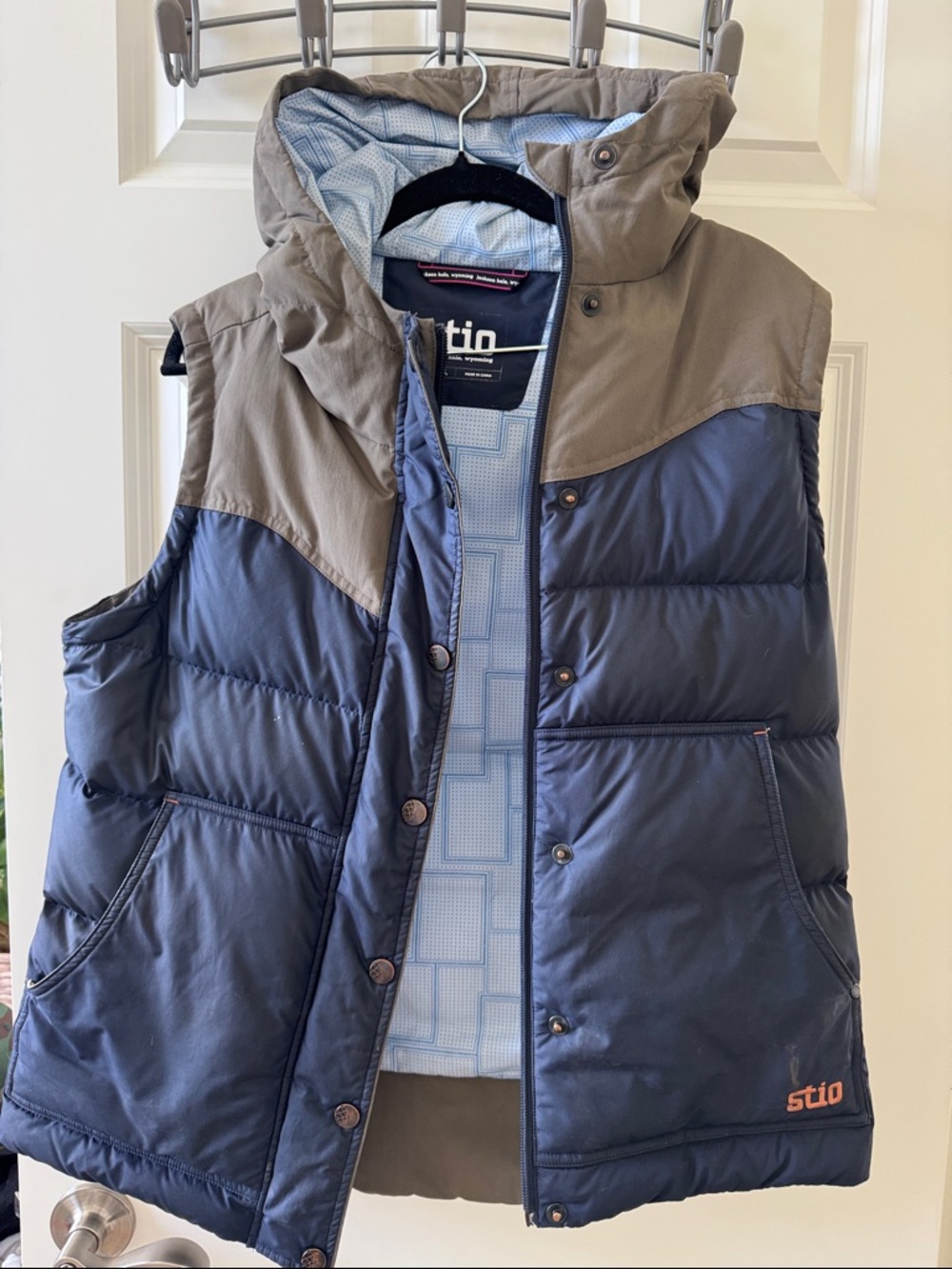 Stio Women’s Navy and Taupe Puffer Vest with Hood Size L